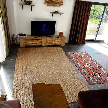 Kaucuk House *