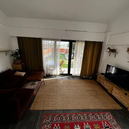Kaucuk House *